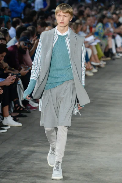 Look 30